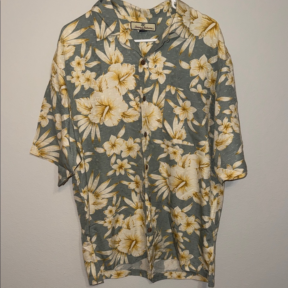 Tommy Bahama Men's Floral Shirt - 100% Silk Gray and Cream - Medium - B12